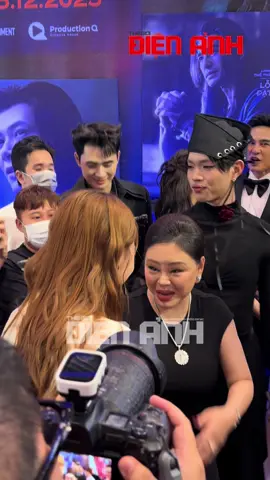 Lê Giang, Lan Ngọc ‘tay bắt, mặt mừng’ khi gặp nhau tại sự kiện công chiếu phim Hoàng Tử Quỷ #TheGioiDienAnh #ShowbizViet #HoangTuQuy #LeGiang #NinhDuongLanNgoc