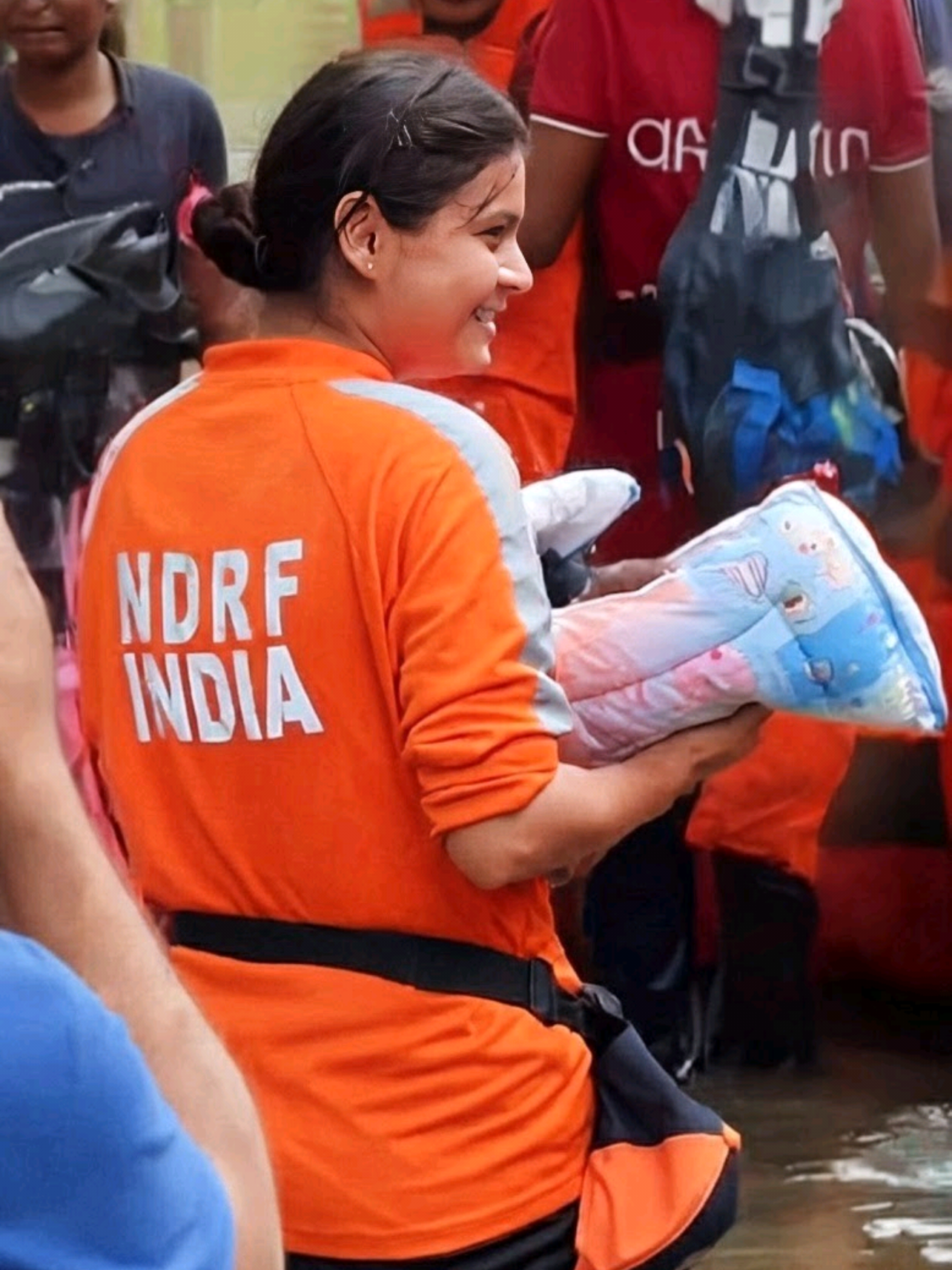 #NDRF #india  #srilankaflood  #motherslove @Narendra Modi  NDRF staff holding new born baby in Sri Lanka while they contributing to rescue flood effected people due to Ditwah cyclone 