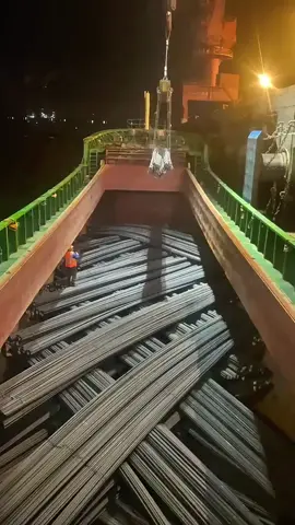 ✨ أرح سمعك وقلبك بكلمات الله العطرة، تلاوة تلامس الأرواح وتهدي القلوب إلى الطمأنينة 🌿📖. استمع بخشوع تجد في القرآن راحة وضياء لا ينطفئ 🤲💫. #قرآن_كريم #تلاوة_خاشعة #راحة_نفسية #ذكر_الله #روحانية  