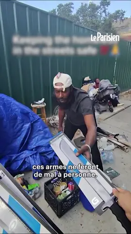 Un influenceur américain, Keith Castillo, s’est filmé en train de distribuer alcool et machettes à des sans-abri dans plusieurs villes des États-Unis. Ses vidéos, supprimées depuis, ont suscité un tollé. Il affirme désormais qu’il s’agissait de sketchs et qu’il récupérait les armes après tournage. #sinformersurtiktok #povwolfy #keithcastillo #etatsunis