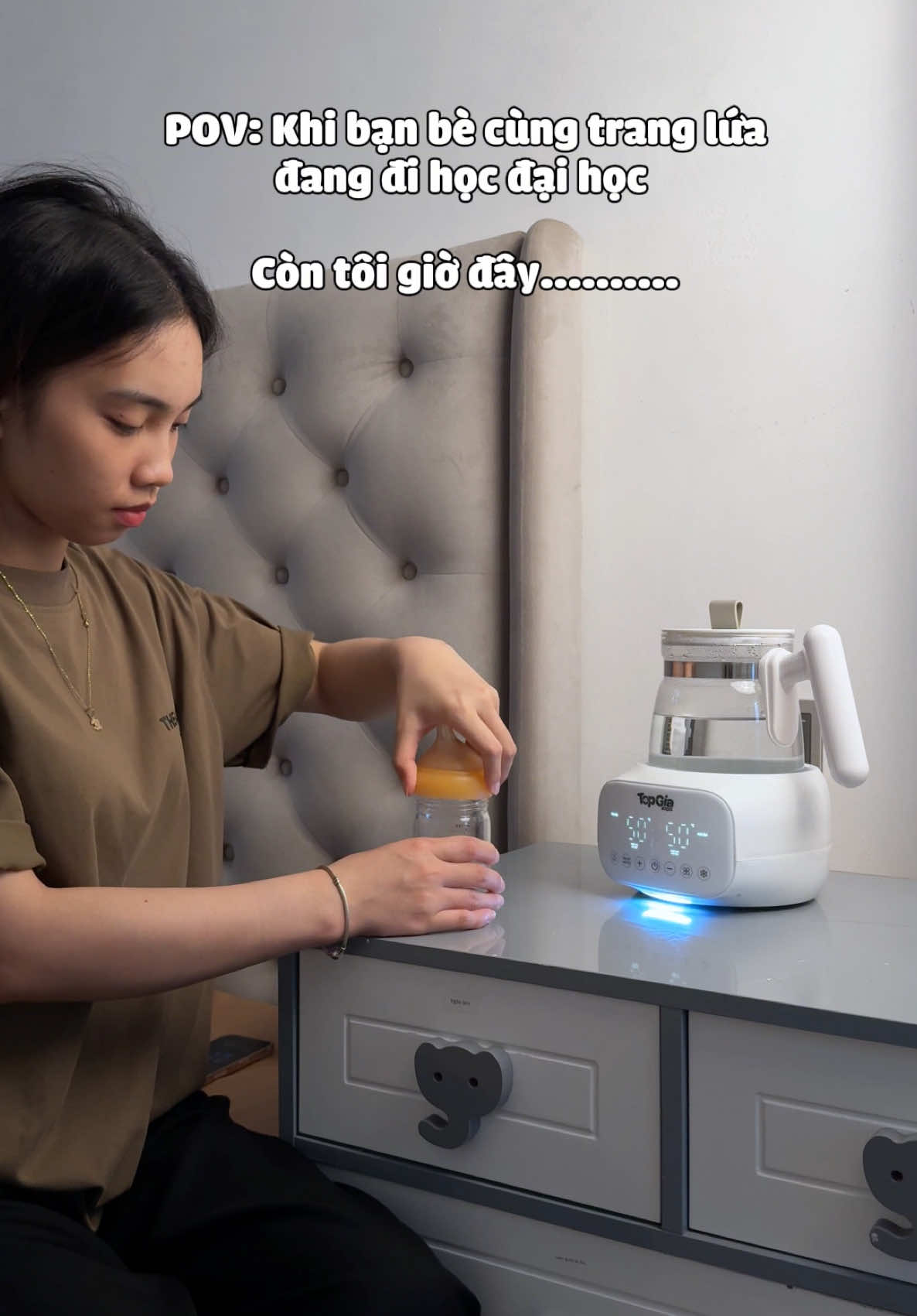 Thôi đành ngậm ngùi chăm con một mình vậy không sao cả🥰🥰🥰#TopGiaKids #topgiakidssechia #bocoruabinhsua #maylacsua #hamsuachobe #mevabetopgiakids #chambenhantenh #m203 