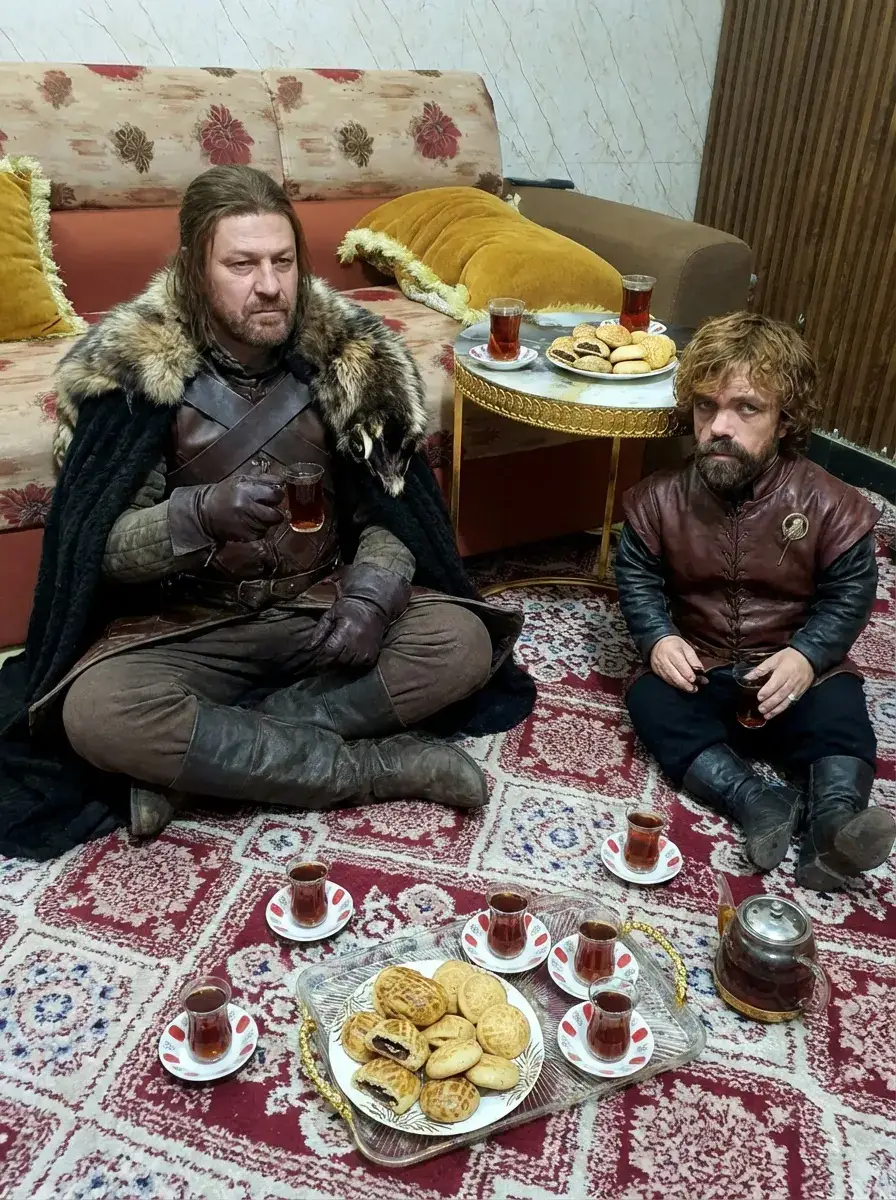 الشريف نيد ستارك وتيريون في ضيافتنا 😂🤍🤍 #نيد_ستارك #تيريون_لانستر #GOT 