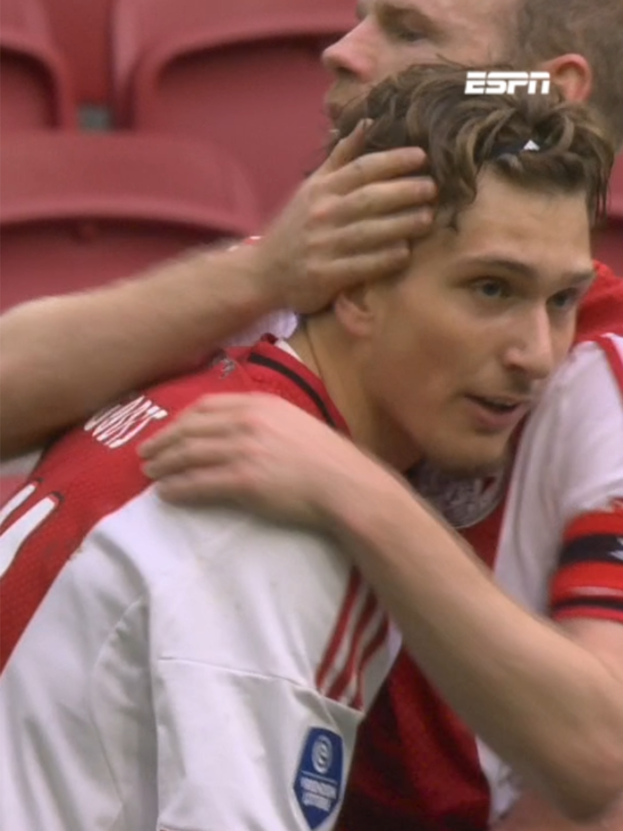 Mika Godts dribbelt langs Etienne Vaessen en rondt af in lege Johan Cruijff Arena: 1-0!👏 #ajax #groningen #godts