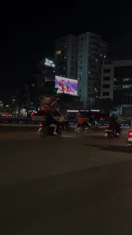 Sóng gió cứ để anh lo..#🥲 #hanoivedem❤️ #langthanghanoi #nhachaymoingay 