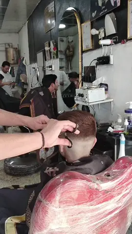 دورة تعليم حلاقة نجم الذهبي في سنجار مستمر مدرب دورة تعليم حلاقة رائد حلاق وصخر حلاق #شنگال،،شاريا،،باعدري،،شيخان 