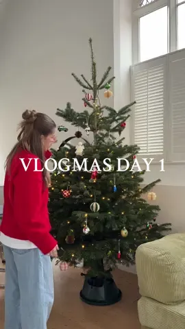 Vlogmas day 1 - Christmas tree decorating day 🎄🎁✨ #vlogmas2025 #Vlogmas #christmasdecorating 