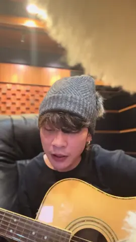 ខ្ញុំលួចសួរក្មេងរក « ចម៉្បាបន្ទាយដែក » Acoustic Version ❤️🙏