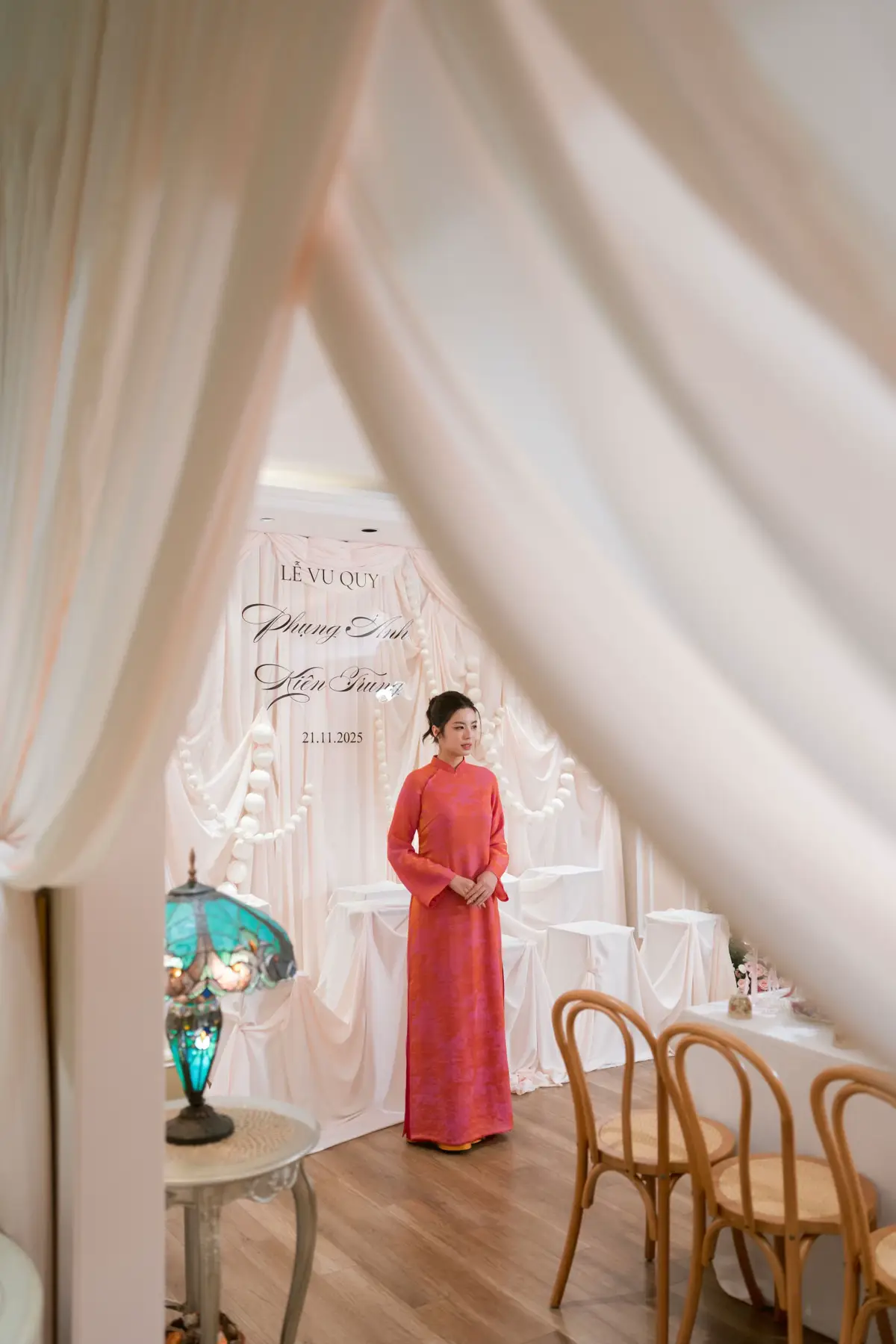 Thay đồ chóng cả mặt