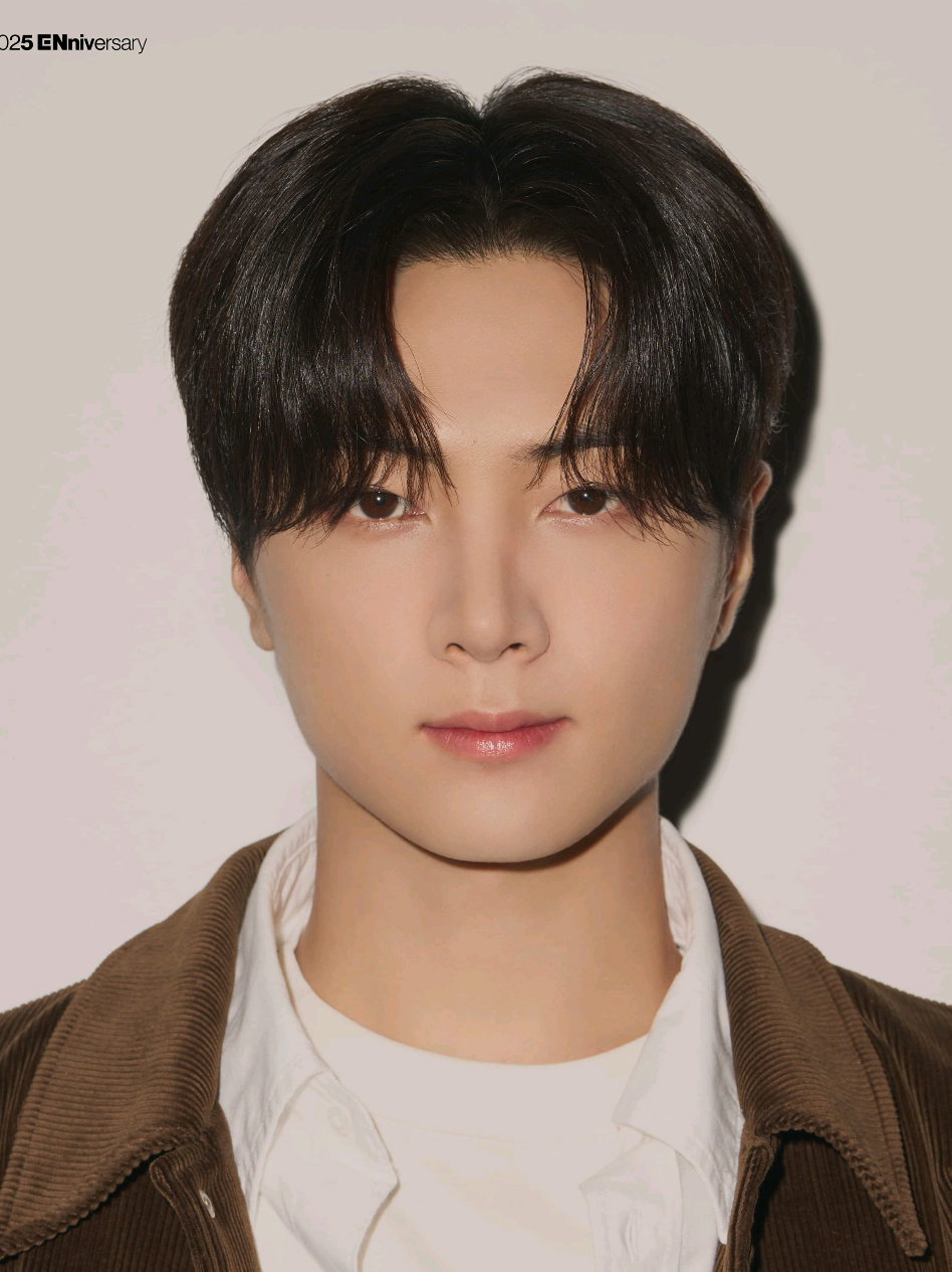 Lima tahun sudah pernikahan mu dengan jay, dia adalah sosok suami yang manis, lembut, mengerti akan dirimu bahkan sebelum kamu mengutarakan nya.  Tahun demi tahun berhasil kalian lewati, sampai pernikahan mu memasuki tahun ke  enam. Semuanya terasa lebih sulit, untuk mu . Tidak lebih tepat nya untuk suami mu.  Malam itu, kalian duduk di meja makan. Menyantap makan malam, namun tidak ada sedikit pun percakapan hangat.  Hanya ada denting peralatan makan yang sedang kalian gunakan.  Saat itu jay tampak mengerutkan bibirnya, ada kata yang coba ia tahan. Kamu yang mengerti ekspresi nya lantas berbicara.  