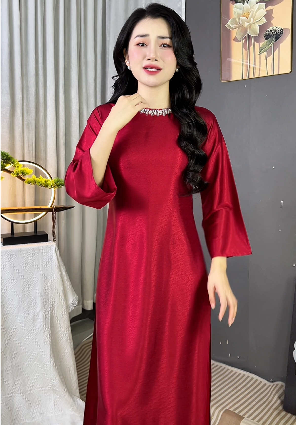 Áo dài dáng suông, chất lụa tơ vân #aodaicachtan #aodaitet #aodaitet2026 #aodai #gianghuongcardina  