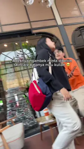 kalo lewat di fyp adeknya, semoga di lain waktu, abang km bisa sukses biar bisa borong semua skincare di dunia ini buat kamu, kak #fyp #viral #kejadiansedih #kulitplumpy #glassskin #betterthanotherspray 