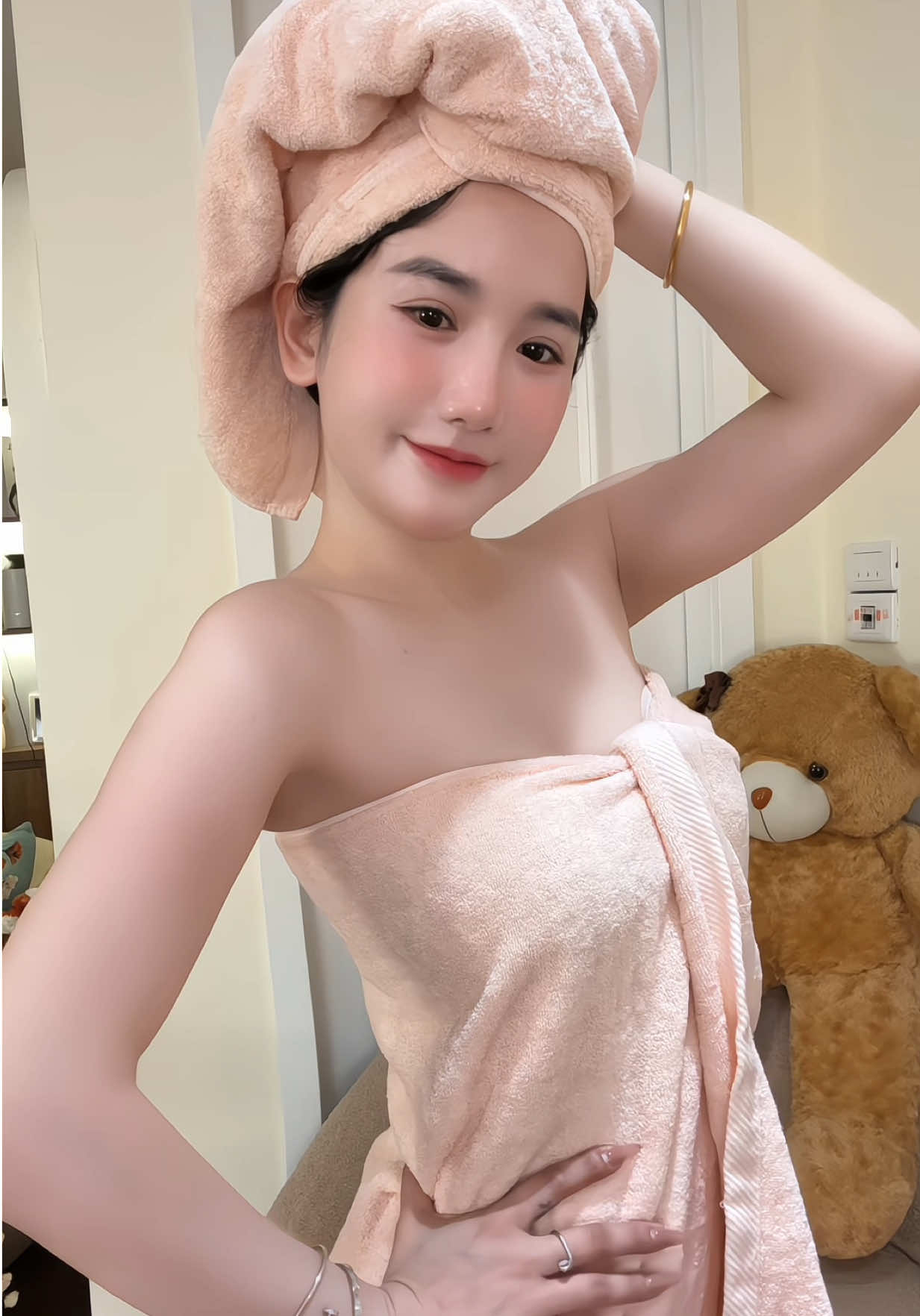 Khăn tắm mà cũ mục là nguyên nhân gây viêm da, mẩn ngứa đó nha.