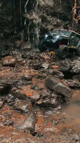 Mainnya di pinggir sungai dulu😁 #rcoffroad #rcoffroad4x4 #rcadventure #rcmn128 #rccar #rchobby 