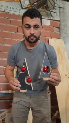 Pinitos de Navidad!!🎅 . En el rectángulo de 20x12 el agujero va a 6 cm de abajo y 6 cm del costado  . En el de 25x16 qué tiene 2 agujeros  El de abajo va a 8 cm y 4cm del costado izquierdo Y el de arriba va a 16cm y 6cm del costado derecho . . . #solocarpinteria #carpinteria #navidad #arbolitodenavidad #arbolito