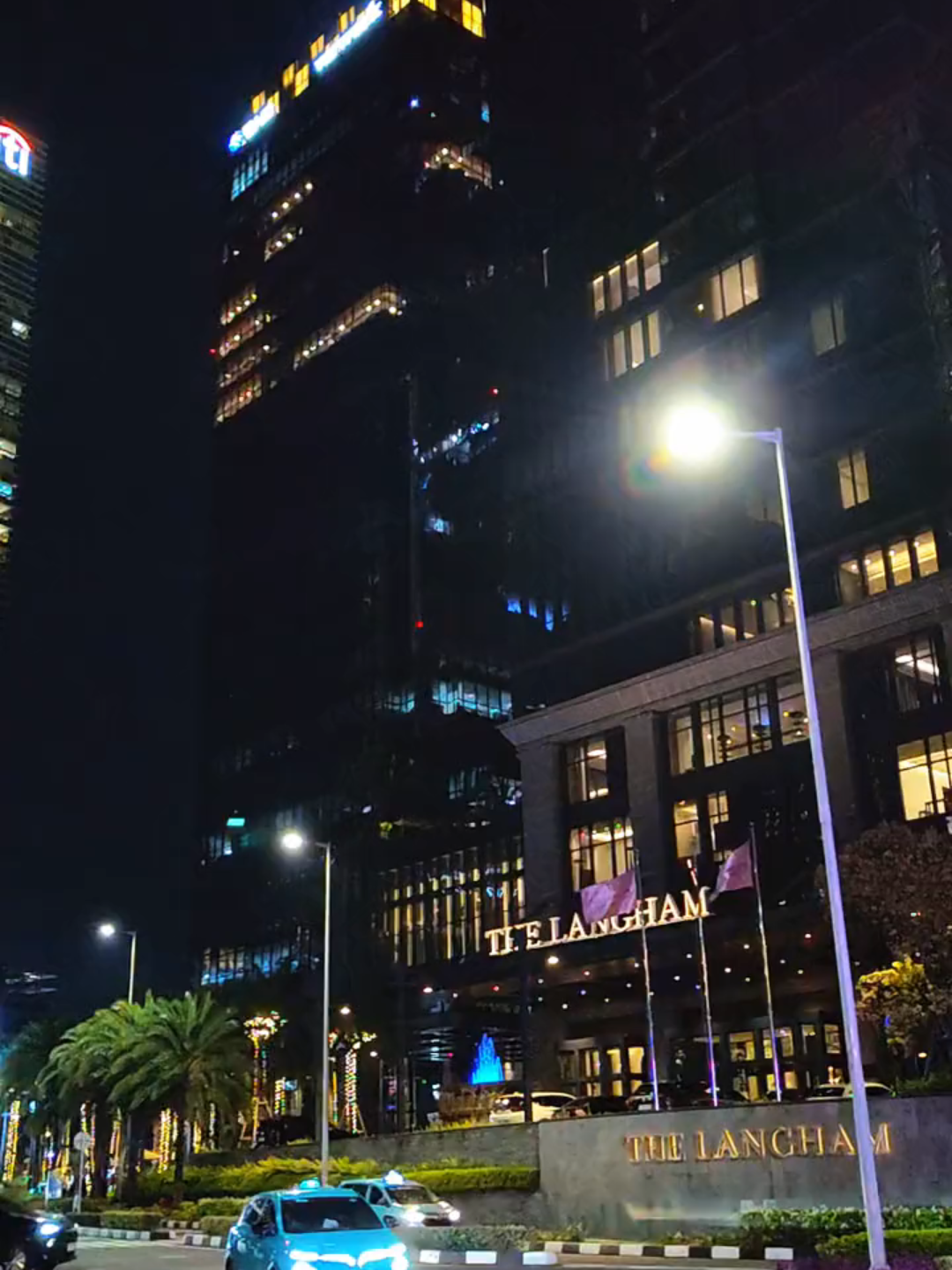 Hallo warga SCBD dan nitezen , selamat menikmati view malam daerah SCBD  indah yakk, videonya boleh kalian unduh dan gunakan ulang 🙏🙌🏳️ lagunya gk kuat#fyp #trending #viral #scbd