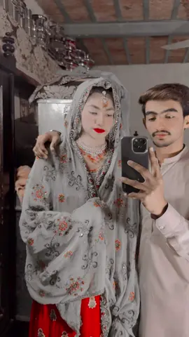 نیلی پری پیلی پری کمرے میں بند ہے