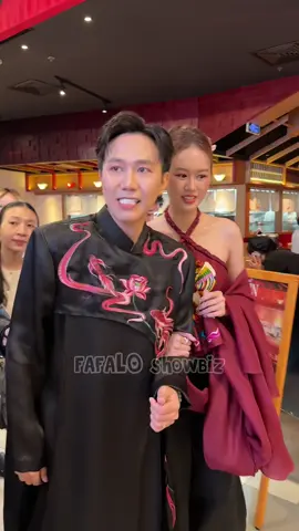 Vợ chồng Anh Đức diện áo dài đồng điệu đi thảm đỏ, Anh Phạm màu tóc mới quá xinh tại ra mắt phim Hoàng Tử Qu.ỷ 😍 #anhduc #anhpham #showbiz #movie #viral 