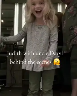 🔥The Walking Dead🔥 Judith with uncle Daryl behind the scenes 🫠 #thewalkingdead #daryldixon #normanreedus #judithgrimes #fyp 