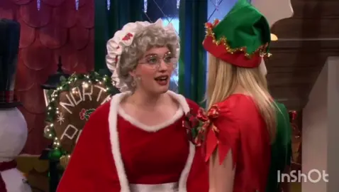 #tiktokholidaycontest Christmas play fail #2brokegirls👱🏻‍♀️👩🏻 