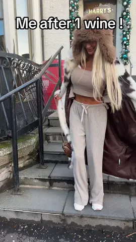 Tuesdays wino clubs r always open 😝