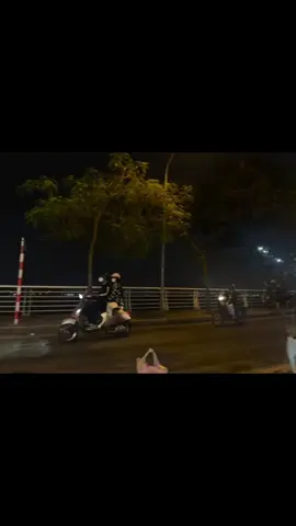 Thành phố này rất đẹp ,nhưng mình muốn về nhà hơn .Nơi bình yên bên cạnh gd😌#xuhuong #tiktok #hotay#hanoi 