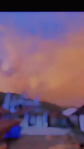 betapa rindu hati mengenang masa kecil ketika bermain bersama sahabat kecil ku,bangunannya hampir 100%berubah tapi suasana tak pernah berubah aku masih ingat saat aku berlari bersama sahabatku bermain lompat tali dan berbagai macam permainan ingin sekali di putar ulang saat saat seperti itu dimana kita tertawa lepas tanpa beban apapun dimana kita masih lengkap bermain bersama satu sama lain🥲