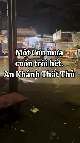 An khánh thất thủ mấy chị ơi.Ở nhà đối diện với mấy bạn sinh viên Ấn độ okey lắm nha, mưa là mấy bạn đi quét rác liền nhà ai có gì cũng giúp hết, siêu siêu dễ thương .Mà em mất đôi Crocs rồi huhu#cơnmuangangqua #thatthu #ankhanh #nuocngapcantho 