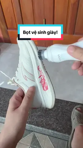 Bọt vệ sinh giày Clevy! #taygiayclevy #taytranggiay #taydanang #clevy #tuvesinhgiaytrang 