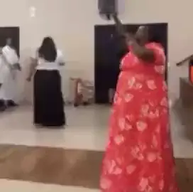 evangélicas fritando ao som de crystal castles #crystalcastles #meme #esquizo #foryoupage 