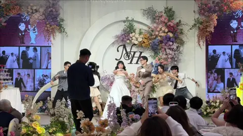 Mom nào hóng cô dâu chú rể nhảy ấy nhỉ 🫣 #fyp #wedding #xuhuong #fashion #cortis 