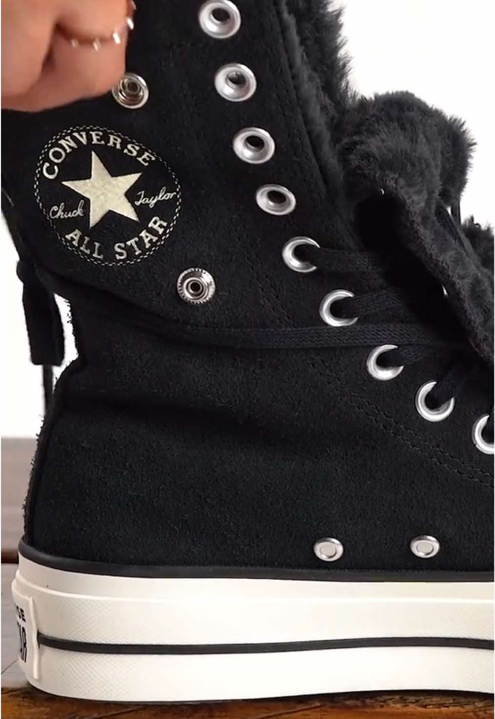 Cada paso con confort, cada look con vibra urbana. Que el invierno no congele tu estilo. #conversemexico #estilo #actitud #frio