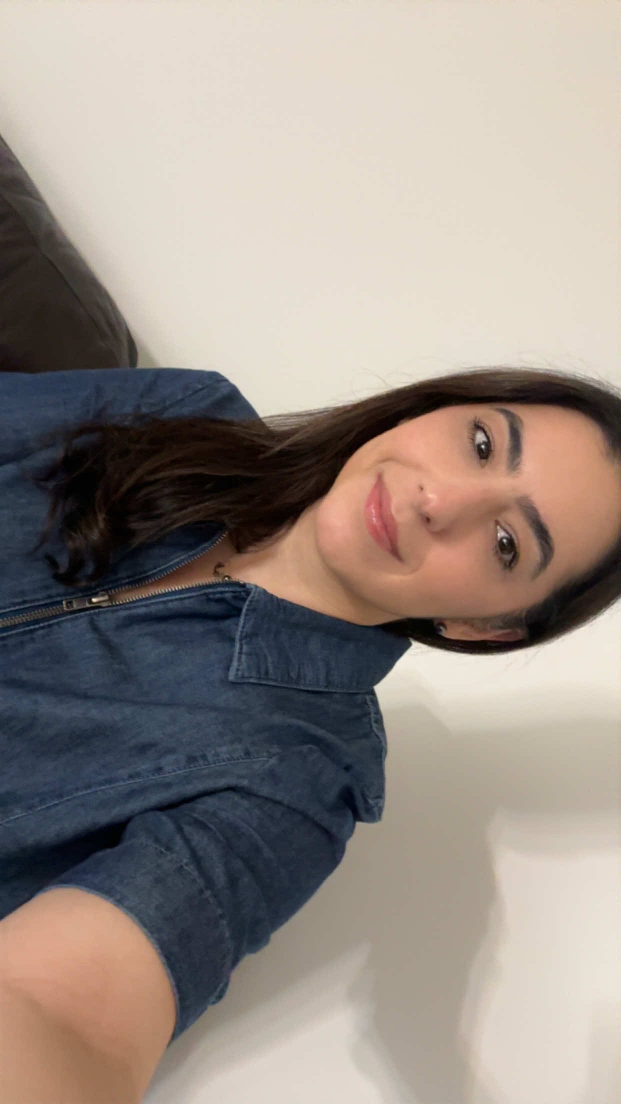 📦🔥 Esta cajita fue el inicio de algo que no me esperaba… Me uní hace 11 meses y desde entonces trabajo desde casa, a mi ritmo, con una comunidad súper linda 🙌✨ Y lo mejor: estamos creciendo muchísimo y es emocionante ser parte de eso 🤍 ¿Eres latina en Canadá y quieres saber cómo funciona? Escribe “latina” y te mando la info 💬💫 #comunidadlatinaencanada #latinasencanadá🇨🇦 #latinaaenusa #latinasontiktok #canada_life🇨🇦 