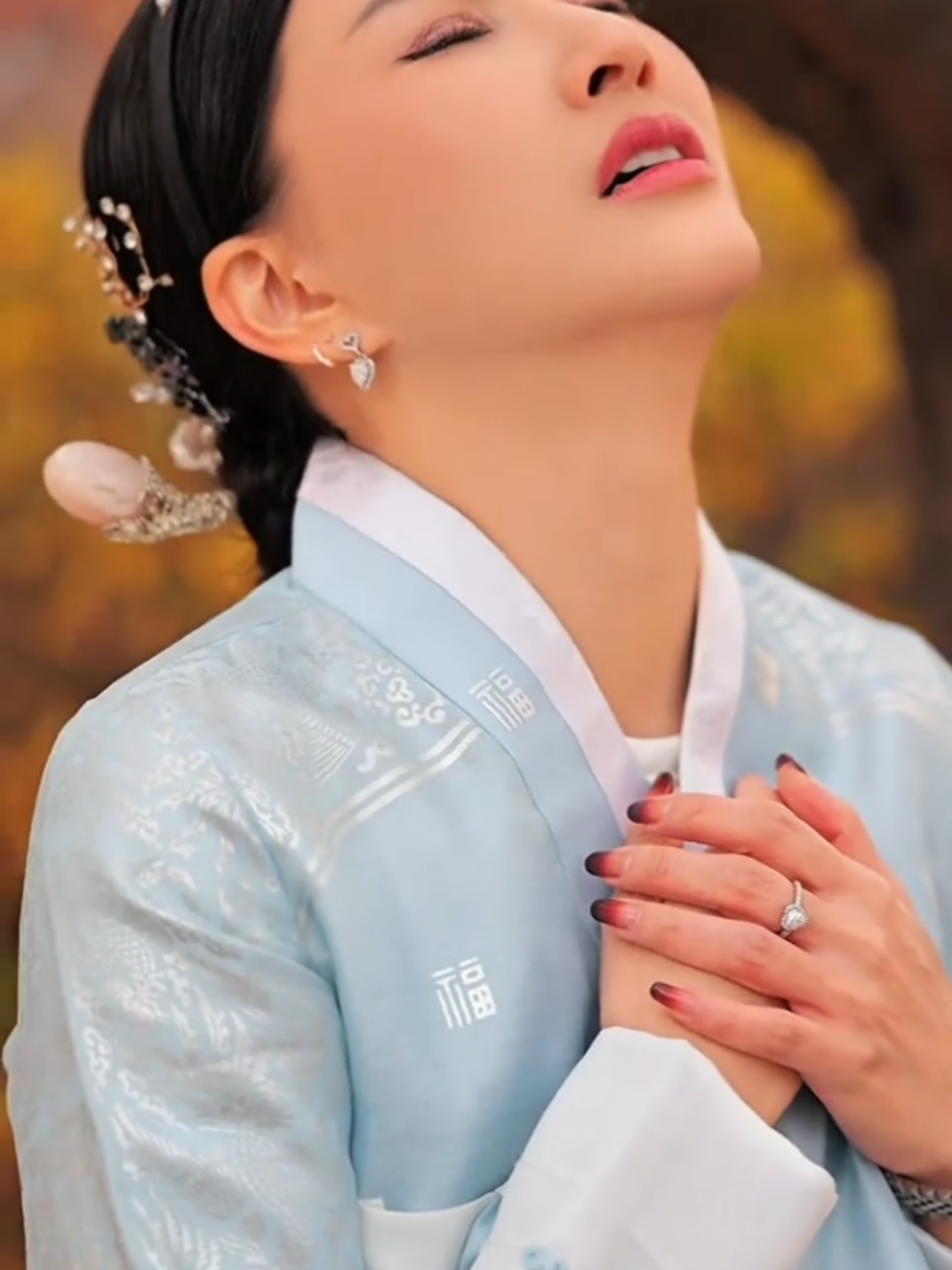 Papio Mamio pokoknya  Kisah cinta kalian berdua, gk boleh kayak lirik lagu aku, kalian berdua harus langgeng and happy sampe kakek nenek okey 👌❤❤🍒🍞 bahagia kalian adalah bahagia kami para Sargios ❤❤❤🍒🍒🍞🍞 @Sarwendahofficial @Giorgio Antonio C #sargio #papiomamio #kesayangan #bestcouple #cintasejatipapiomamio 