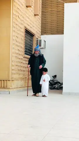 #ابوي الله يطول بعمره ويحفظ لكم والديكم وحفيده غيث ♥️