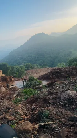 නුවර මහියංගන පාර, හුන්නස්ගිරියේ නාය යෑම .#hunnasgiriya #kandy #mahiyanganarode #නායයාම #හුන්නස්ගිරිය 🥺🥺🥺🥺🥺🥺🥺 our village 🥺