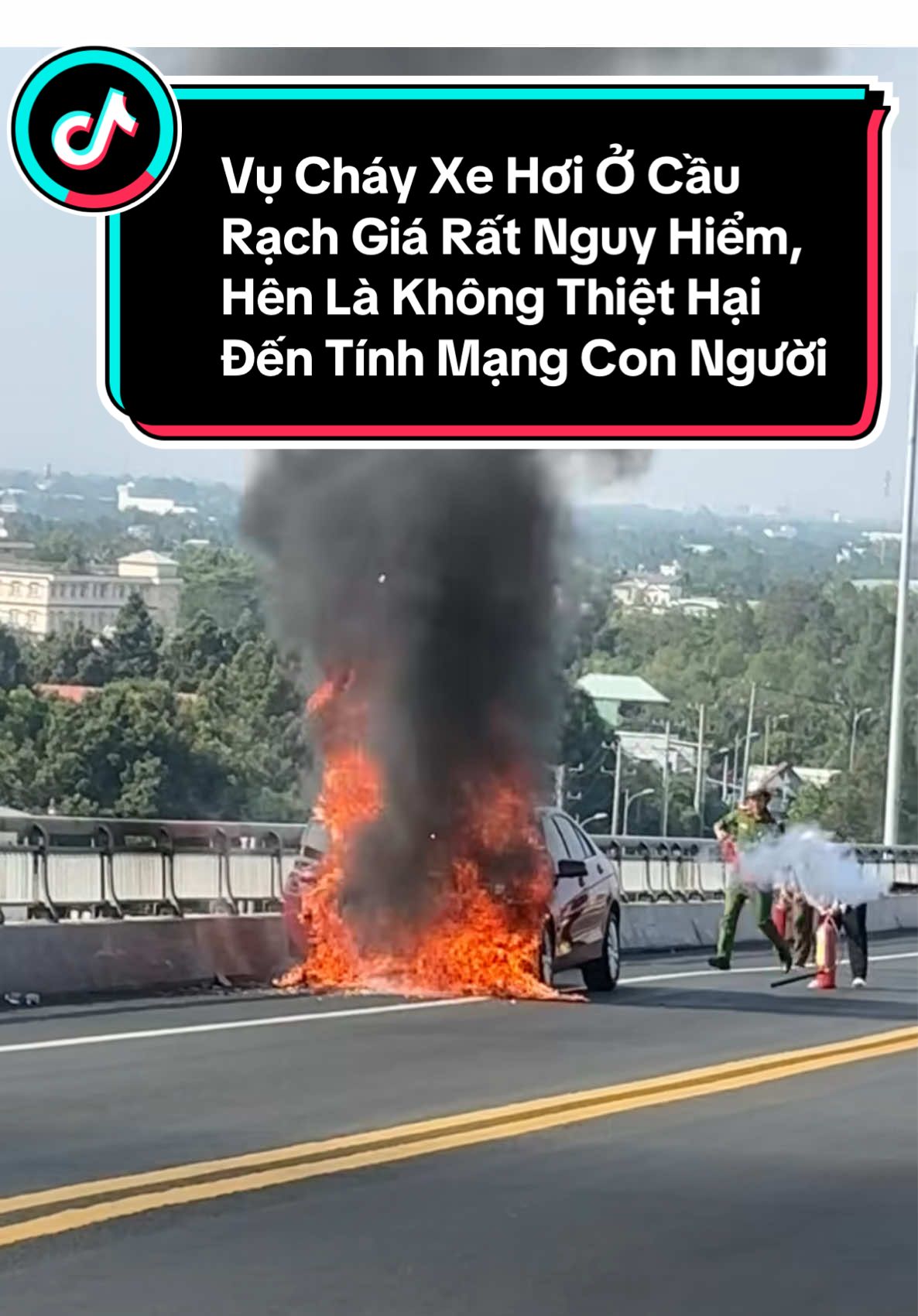 Vụ Cháy Xe Hơi Ở Cầu Rạch Giá Rất Nguy Hiểm, Hên Là Không Thiệt Hại Đến Tính Mạng Con Người#khamphaTV #chayxe #pccc🚒 #xuhuong #xuhuongtiktok 