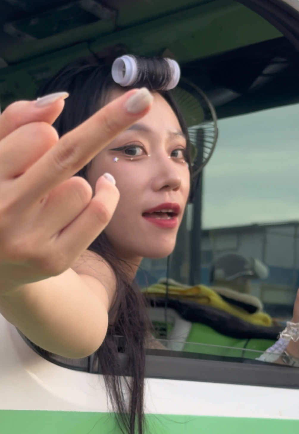 台灣廟會日常🔥亂看人家尿尿的小妮子😆 #奶油泡泡 #芮妮 #年尾清庫存 #廟會特攻隊 #有芮妮就是快樂的一天 