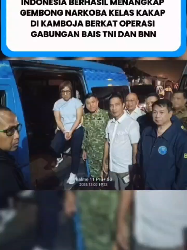 Indonesia Berhasil Menangkap Gembong Narkoba Kelas Kakap di Kamboja Berkat Operasi Gabungan BAIS TNI dan BNN Indonesia kembali menunjukkan ketegasan dalam memerangi kejahatan narkotika internasional—penangkapan gembong besar di Kamboja menjadi bukti kuat sinergi BAIS TNI dan BNN dalam menjaga masa depan bangsa.  #OperasiGabungan #BAISTNI #BNNRI #IndonesiaMelawanNarkoba #PenangkapanBuron #AntiNarkotika #PerangNarkoba #LindungiGenerasiBangsa #StopNarkoba #IndonesiaBergerak