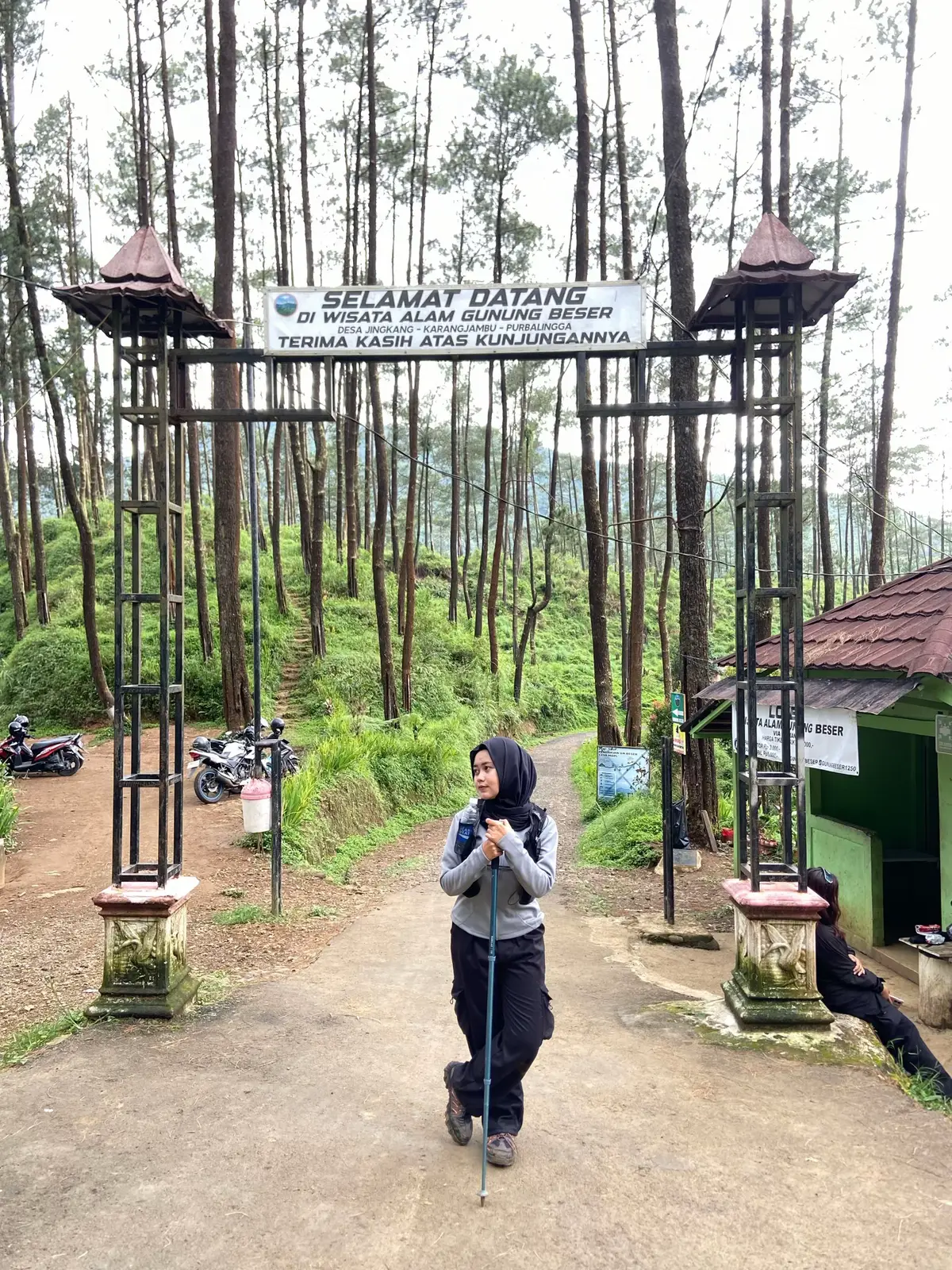 baru smpe sini gpp kan 😞  @gunung beser 1250 #gunungbeserpurbalingga #mountain #purbalingga #pemula #pendakifomo 
