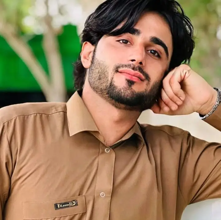 بلکیں انچی شپ ئے کئے تئو واتر ببی🥺🖤