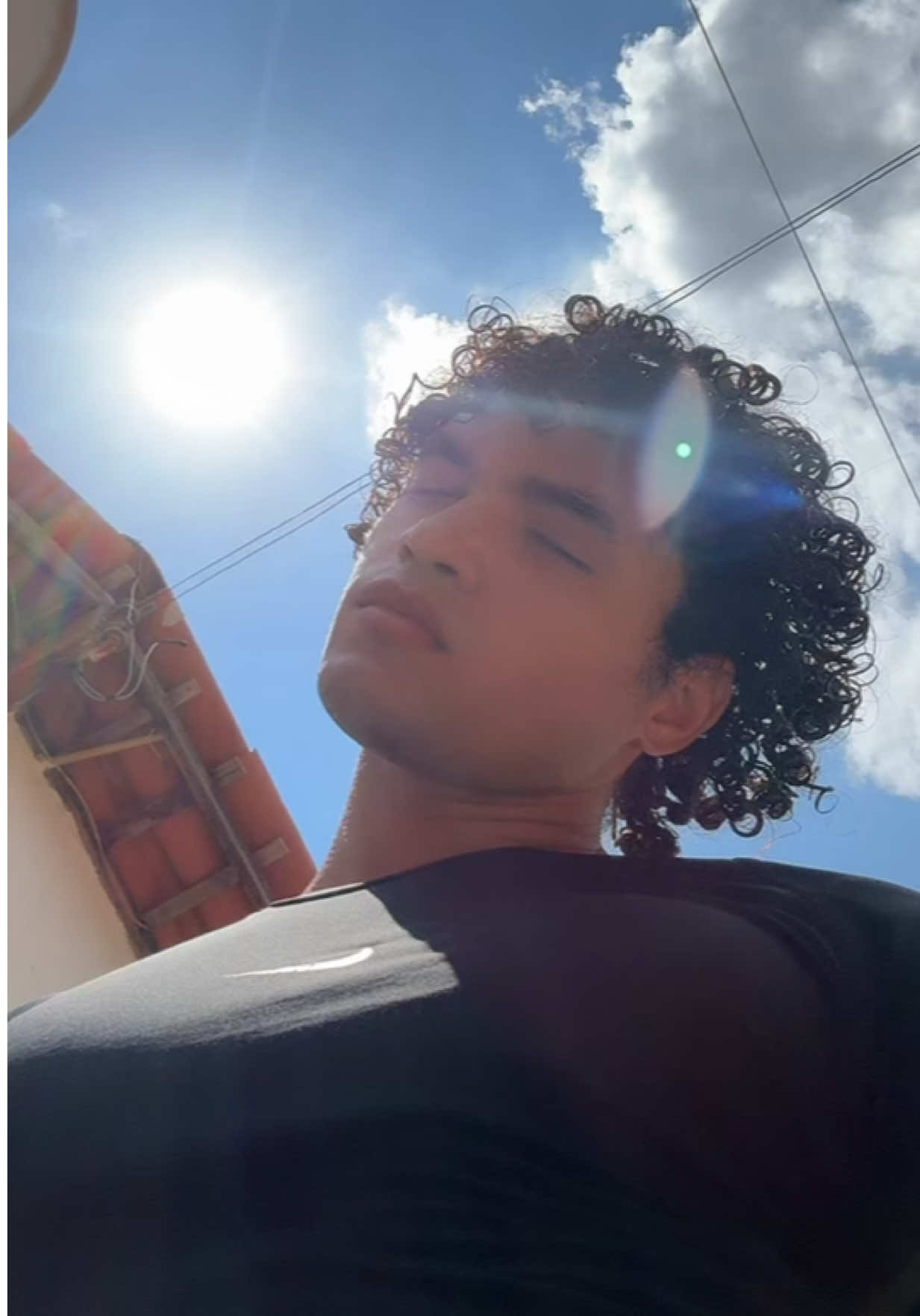 Faça chuva ou faça sol estarei fazendo #catwalk . Não existe tempo ruim. Todo dia é dia de brilhar ☀️✨ #fyp #model #fyppppppppppppppppppppppp #cachos 