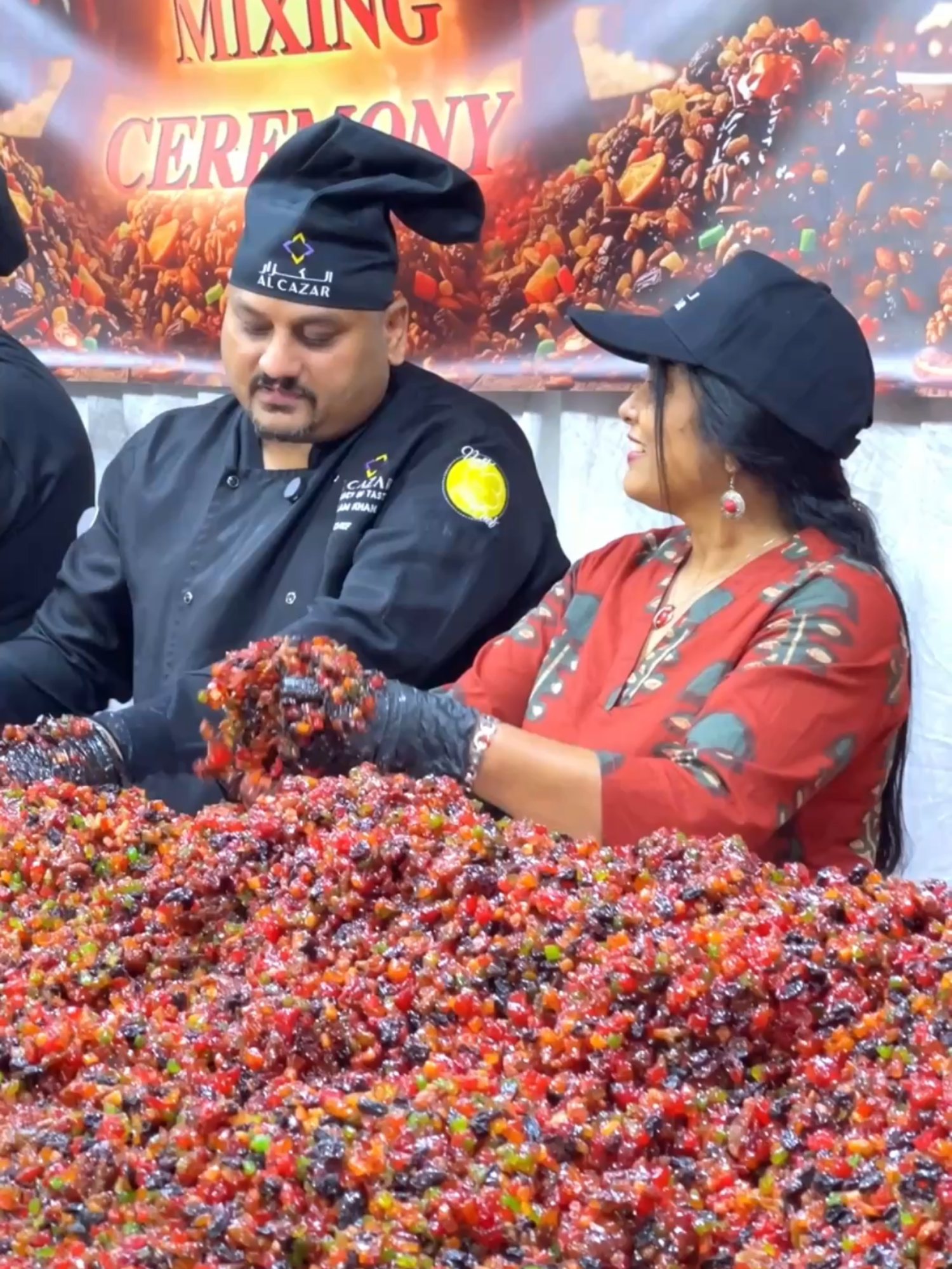 രുചികരമായ പ്ലം കേക്കുകൾക്ക്‌ പിന്നിൽ ഇങ്ങനെ ഒരു അധ്വാനം കൂടിയുണ്ട്! ഈ ക്രിസ്തുമസ് കെങ്കേമമാക്കാൻ അൽ കസറിന്റെ പ്ലം കേക്കുകൾ എത്തിക്കഴിഞ്ഞു!