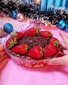 Sobremesa bombom de morango na travessa!!  #confraternização #sobremesas #confeitaria #Natal #ceia 