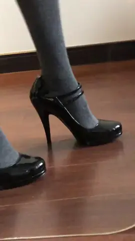 1,000 followers!!!#highheels #fyp #heels #tiktokshop #shoe 