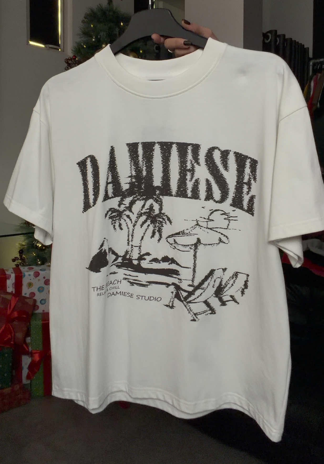 Trắngg in hình Island bạn iu ơii#tee #outfits #damiese 