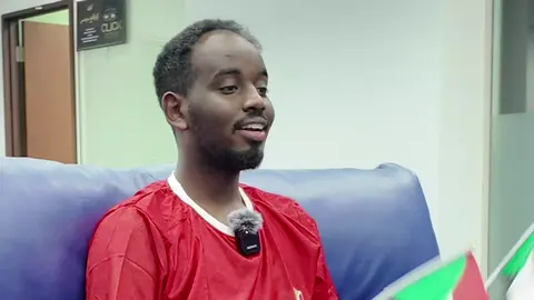 «يا جماعة… العد التنازلي بدأ! بكرة الأربعاء… الساعة 3:00 مساءً… على أرض استاد أحمد بن علي في الدوحة… أول معركة لصقور الجديان في كأس العرب!» 🏟️🇶🇦 «الملعب حيكون شاهد على روح السودان… على القتال… على العزيمة… والهتاف اللي بيرفع الرأس: سودان وبس!» 💪🔥 «قدّام منتخب الجزائر؟ ما مشكلة… الكورة شجاعة… والإصرار سوداني! وإنتو دعمكم هو الهدف الأول.» 🙌🇸🇩 شاركوا… علّقوا… ارفعوا علم السودان في التعليقات! بكرة يومنا… وبكرة نكتب بداية جديدة. #السودان  #كأس_العرب #صقور_الجديان #الدوحة #SudanNT