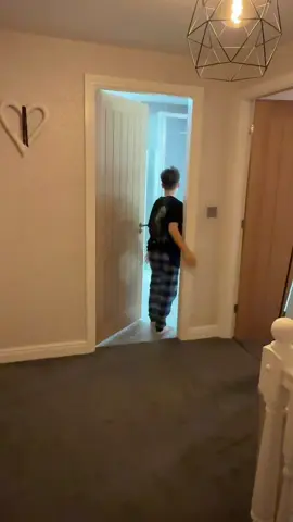 After school routine in our family house in December! Christmas time is family time #afterschoolroutine #eveningroutine #eveningvibes #familyroutine #year8 