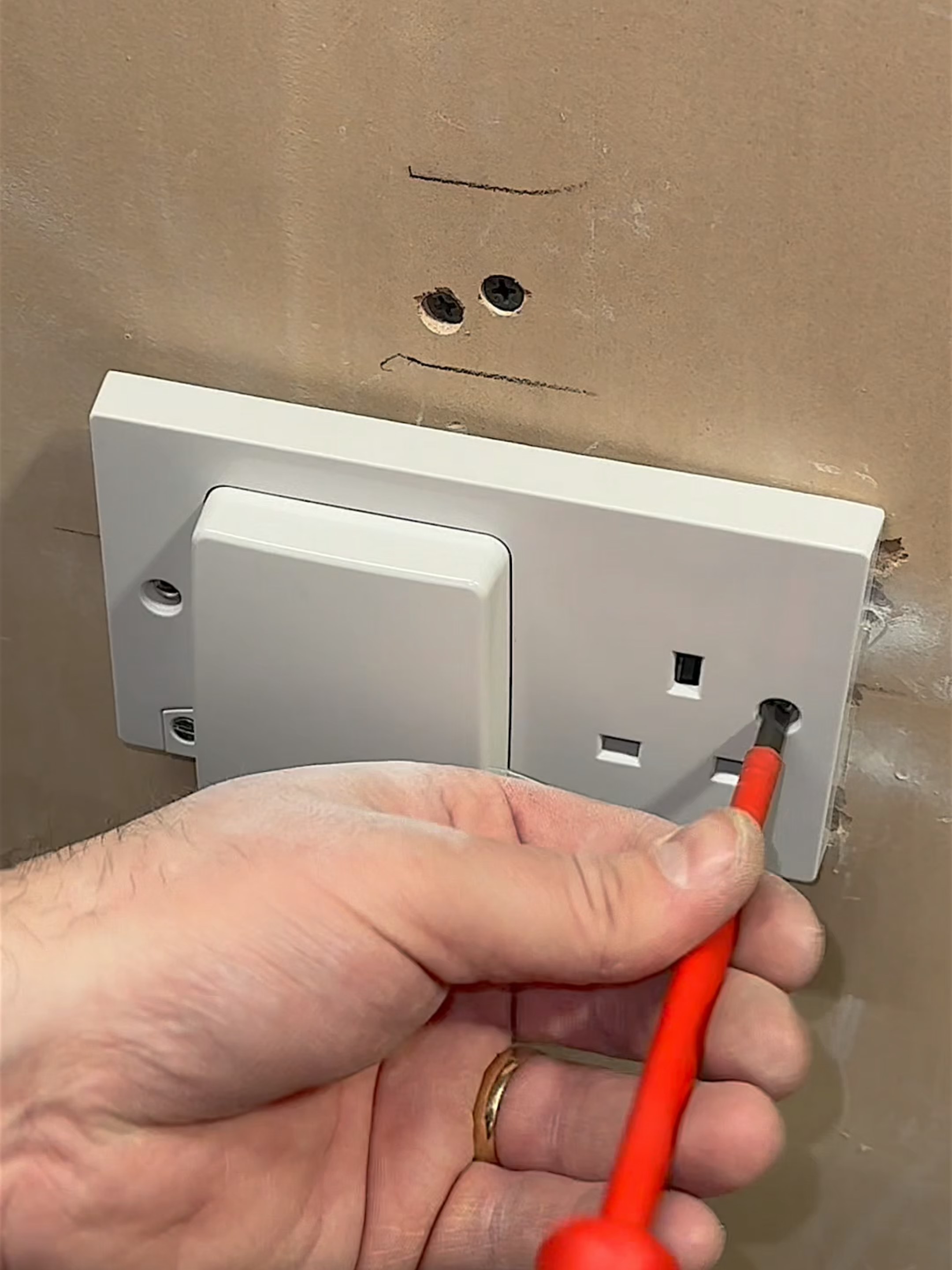 How Has No One Thought of This Until Now?! Learn More 👉 https://hub.efixx.co.uk/StanicDuo #electricians #electricalwork #electricalinstallation