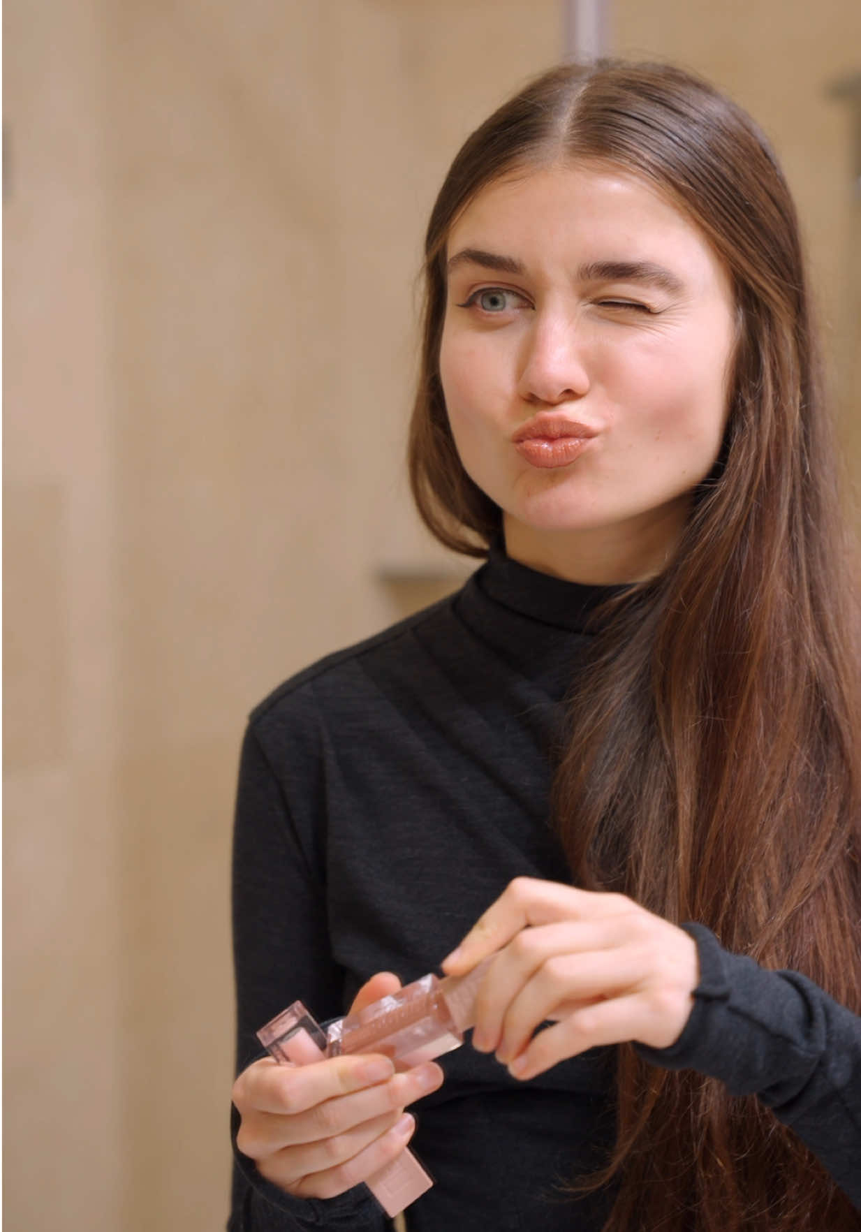 Промалювала. Розтушувала. Додала гучності своєму концертному образу 👄 А яке ваше улюблене Lifter-комбо? #jerryheil #MaybellineNewYork #LifterCombo #makeup #ad