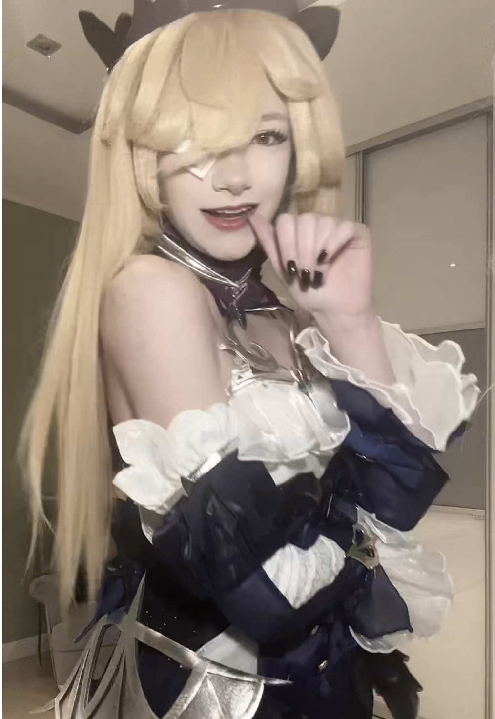 i think my phone couldnt stand the peakness #fischlgenshin #fischlcosplay #genshin #cosplay #fyp 